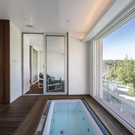 Les Elmes - & Hotel