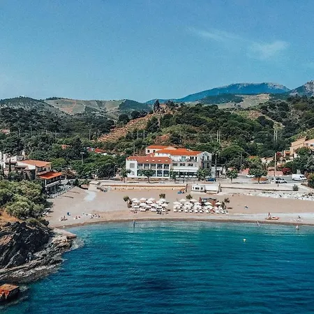 Отель Les Elmes - Hotel, & Privee 4*