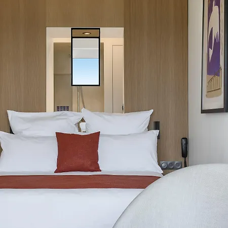 Отель Les Elmes - Hotel, & Privee 4*