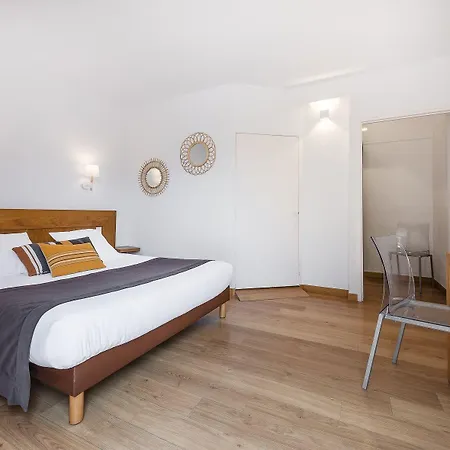 Les Elmes - Hotel, & Privee 4*