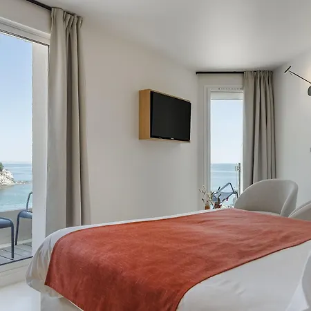 Les Elmes - Hotel, & Privee 4*