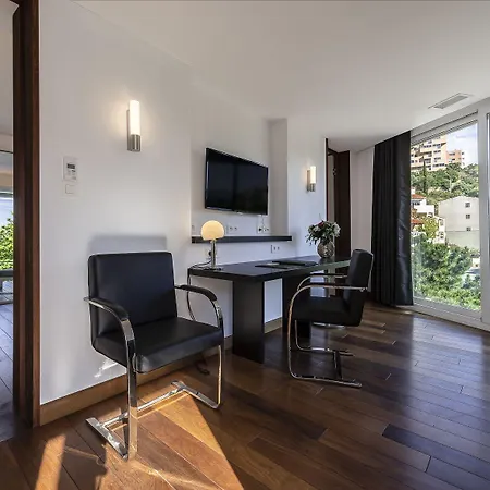 Les Elmes - Hotel, & Privee Отель 4*