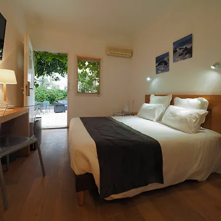 Les Elmes - Hotel, & Privee 4*
