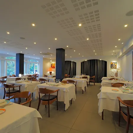 Отель Les Elmes - Hotel, & Privee 4*