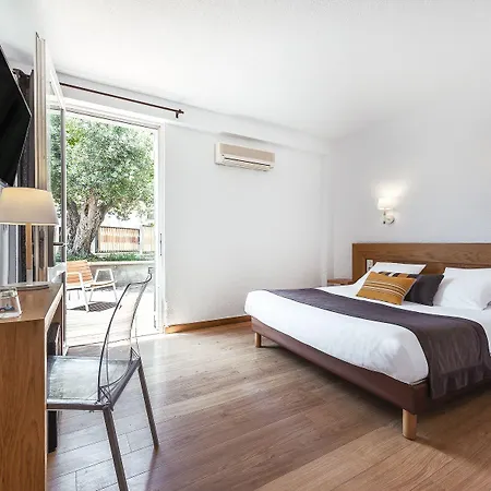Hotell Les Elmes - & 4*