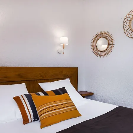 Hotell Les Elmes - &