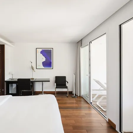 Hotell Les Elmes - &