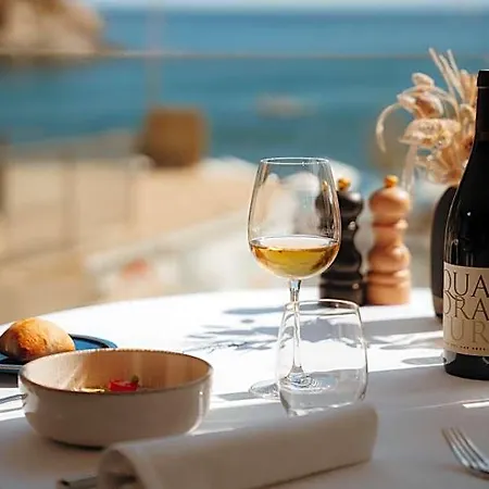 Hotel Les Elmes - & 4*