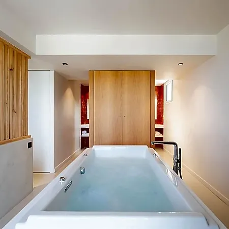 Hotel Les Elmes - &